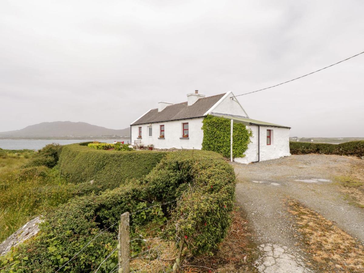 The White House Villa Roundstone Luaran gambar